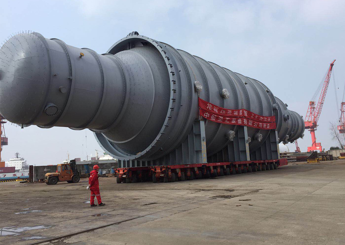 常压减蒸馏塔滚装移运项目