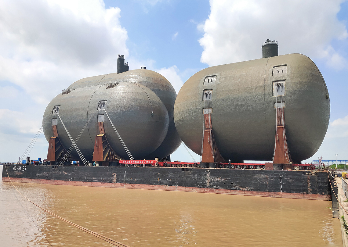 船用三耳液罐滚装移运项目