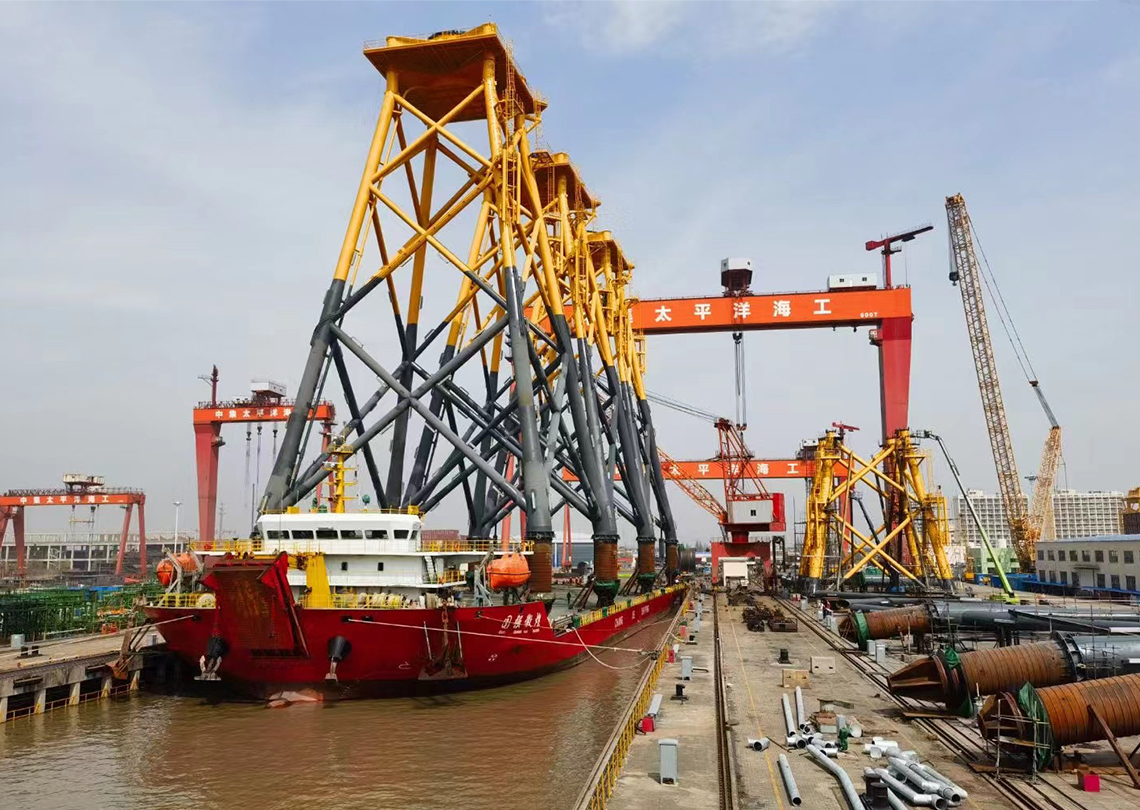 青洲四导管架滚装移运项目