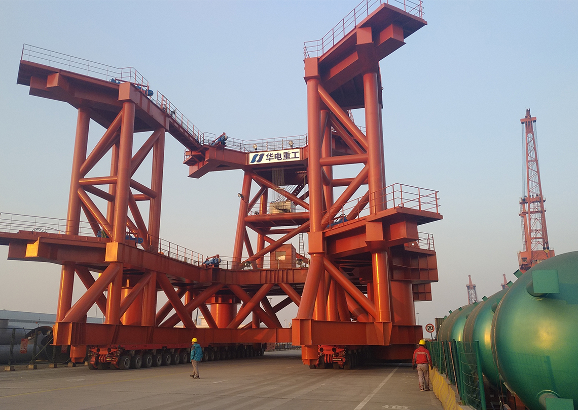 海上抱桩器滚装移运项目