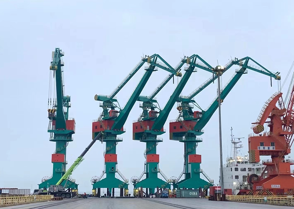 防城港门座起重机滚装移运项目