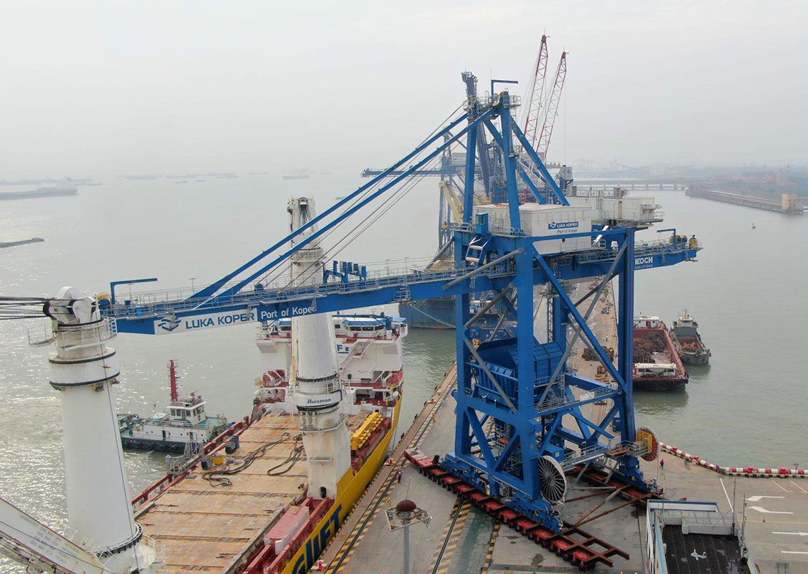 太仓港1200吨卸船机移运项目