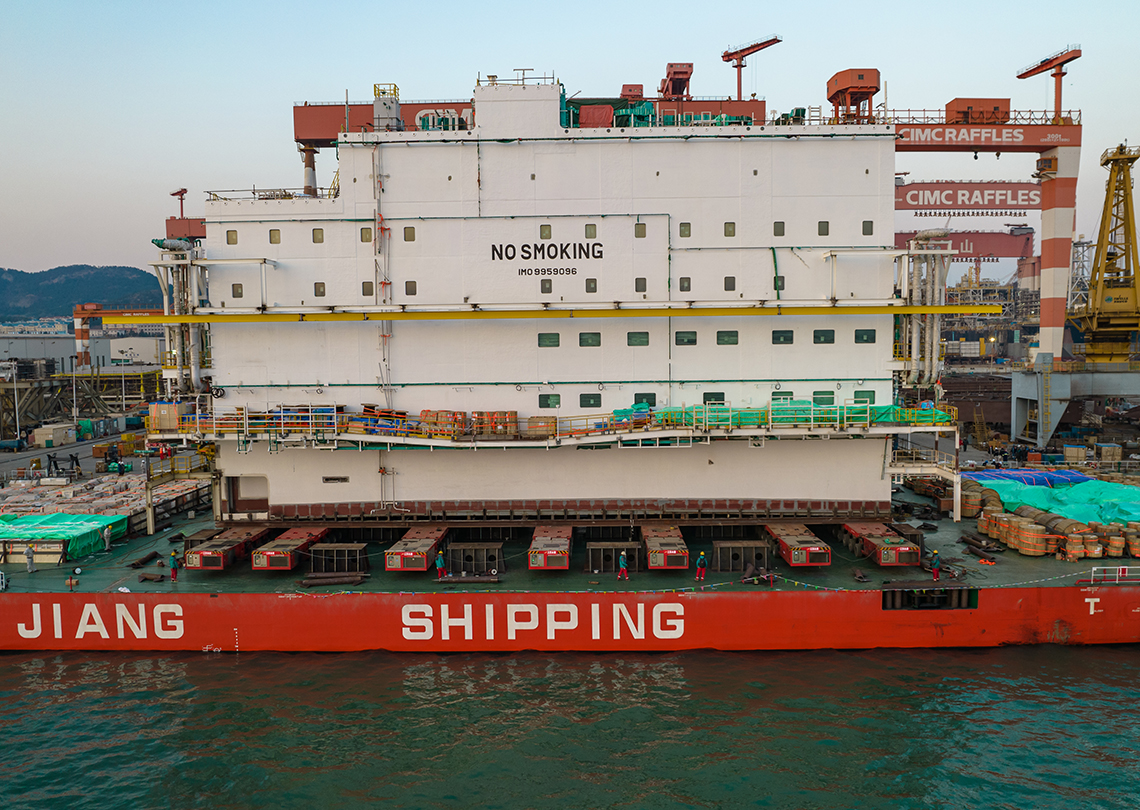 3800吨FPSO生活模块侧滚装船移运项目