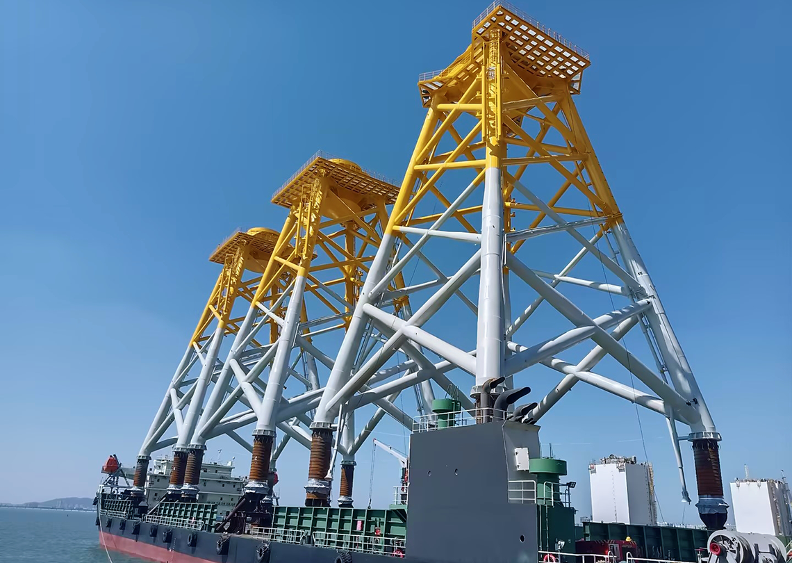 三峡牟平16台导管架滚装移运项目