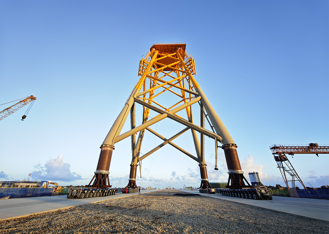 青洲六导管架滚装移运项目